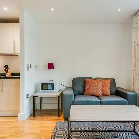 Mysquare Comfy Studio Apartment In Canary Wharf London